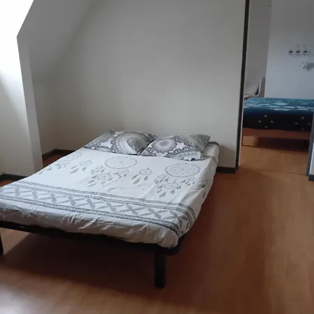 Les Hirondelles Apartment *